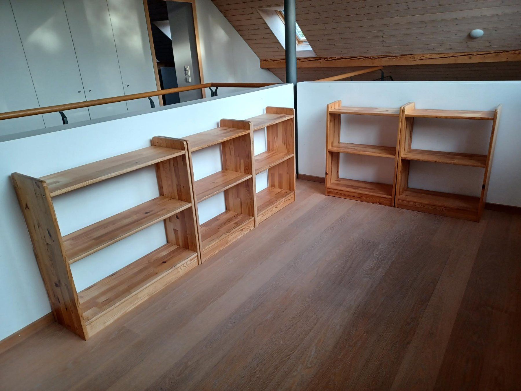 Regale: Ordner-Regale aus Holz – Gebraucht aus Dinhard von Maffina