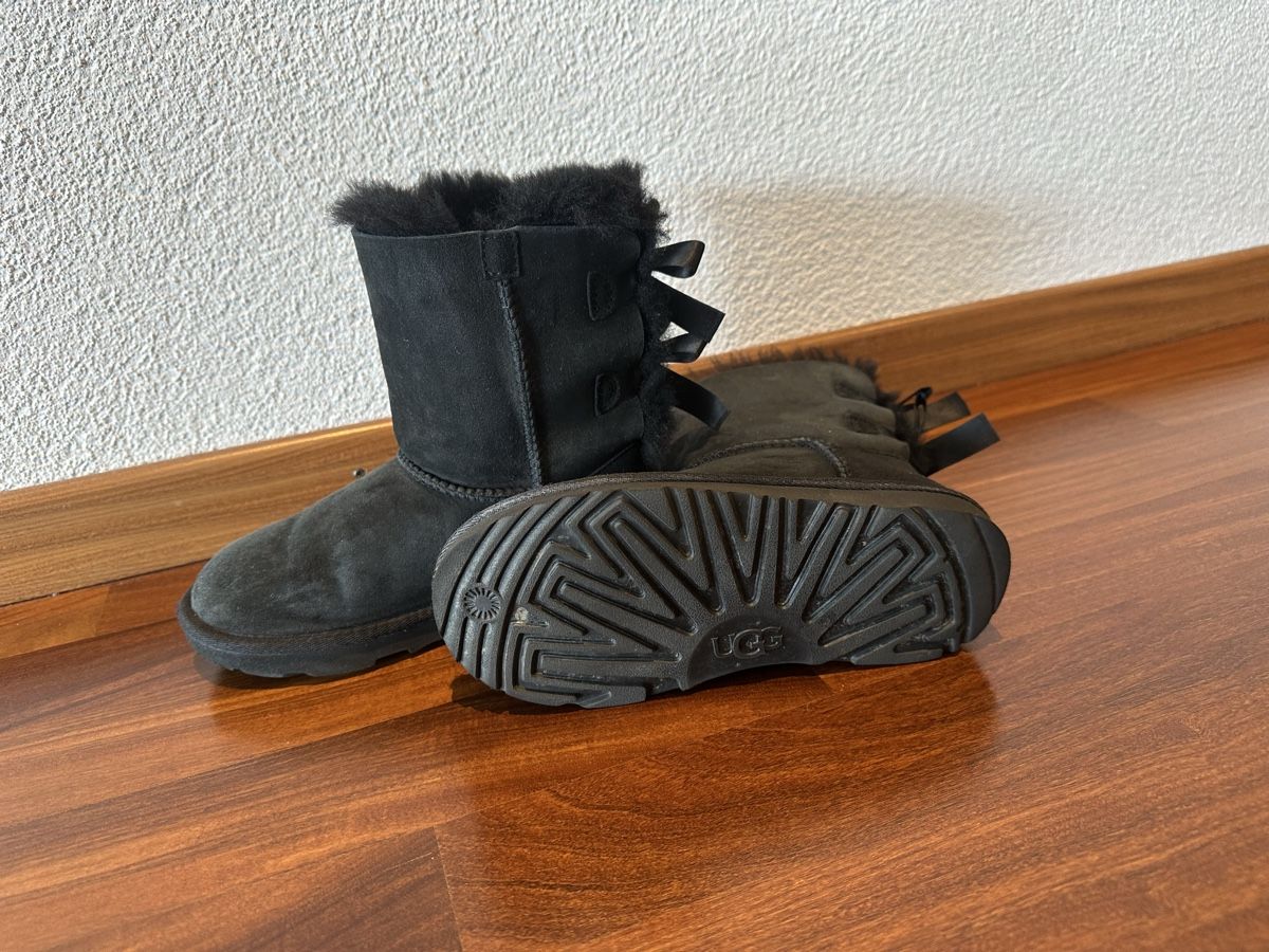 Ugg Schuhe für Mädchen: UGG Stiefel Gr. 33,5 – Gebraucht aus Glattpark(Opfikon) von Glatt19 3