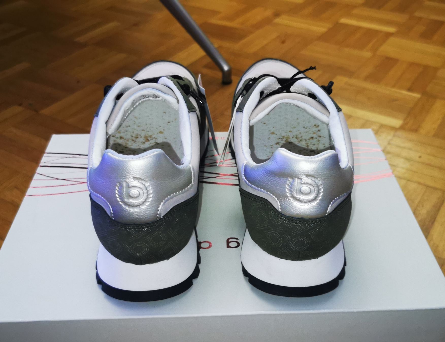 Bugatti Scarpe da donna: Bugatti Sneaker, Gr. 39 - Neu – Nuovo e nell'imballaggio originale da Urtenen-Schönbühl venduto da vok_qw7w 3