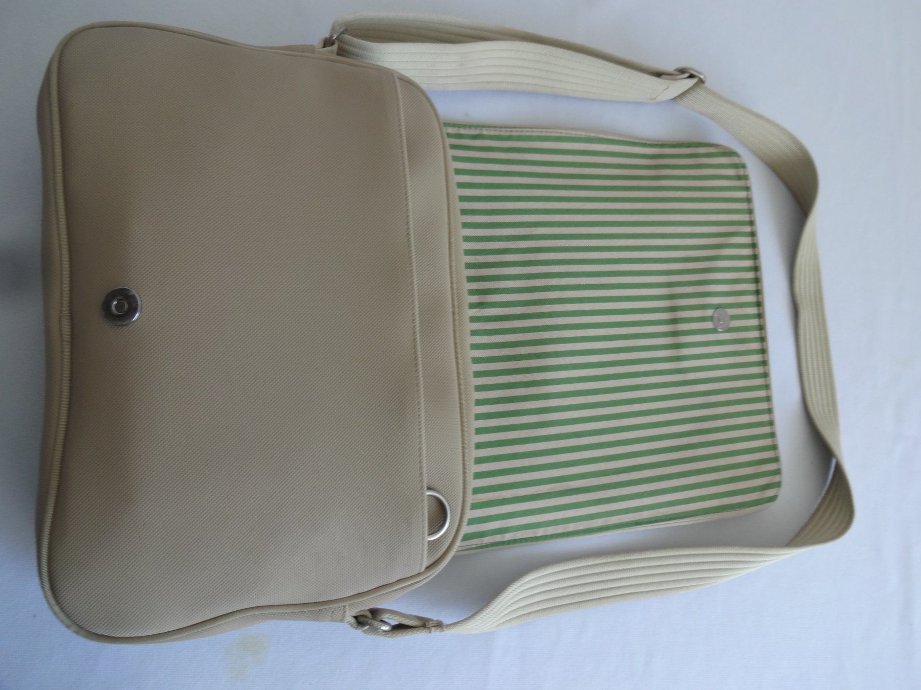 Lacoste Borse da donna: Orig. ""  Lacoste "" Umhängetasche – Usato da Frauenfeld venduto da Riaa 5