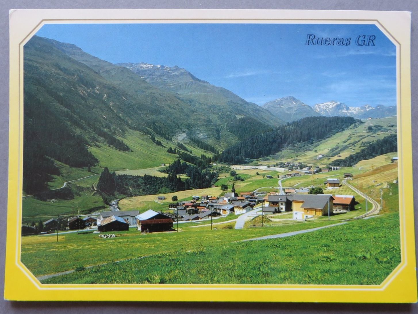 Cartoline postali: ANSICHTSKARTE, RUERAS IM TUJETSCH GRAUBÜNDEN 1990 – Usato da Neuhausen am Rheinfall venduto da Arielle55