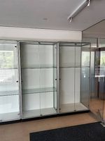 Hochwertige Ausstellungsvitrine - mit Schlüssel 