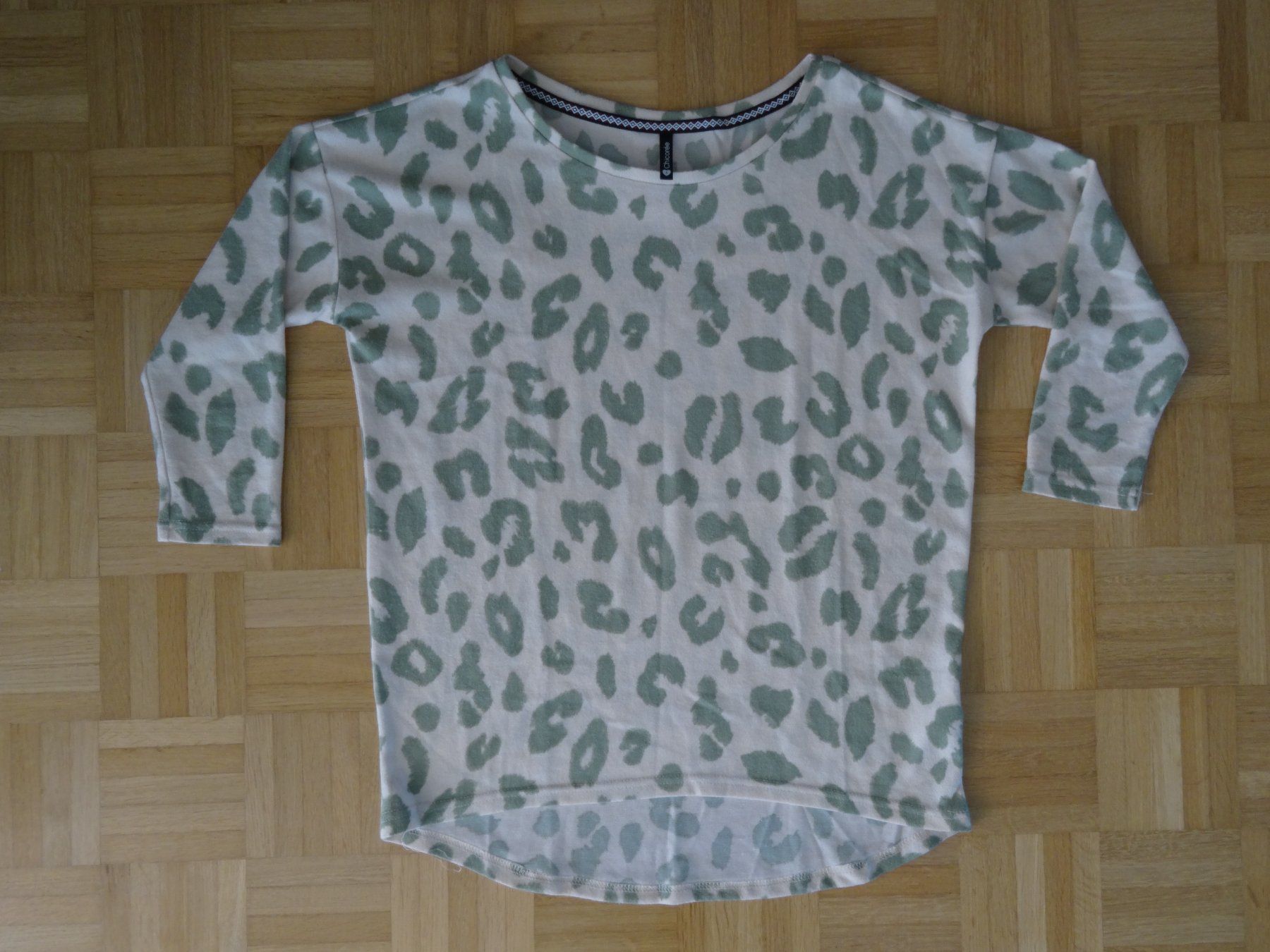 Lotti di vestiti: 2 leichte Pulli 2 Blusen – Usato da Bazenheid venduto da Aebi55 1
