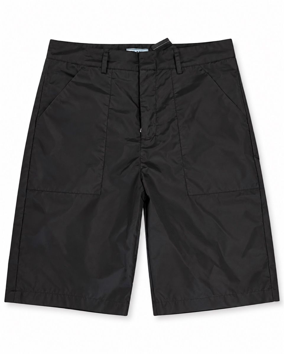 Prada Pantaloni: Prada Shorts – Usato da Basel venduto da pau_s6pv 1