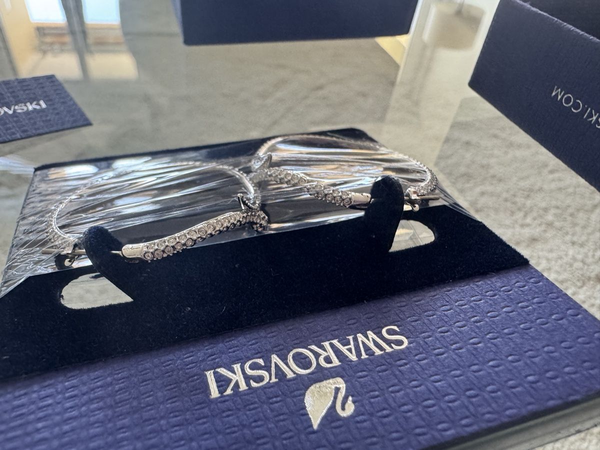 Swarovski Ohrringe & -stecker: Swarovski Ohringe, Schlangenmuster 💜. Neu.  – Neu und originalverpackt aus Zürich von Anilein_9989 7
