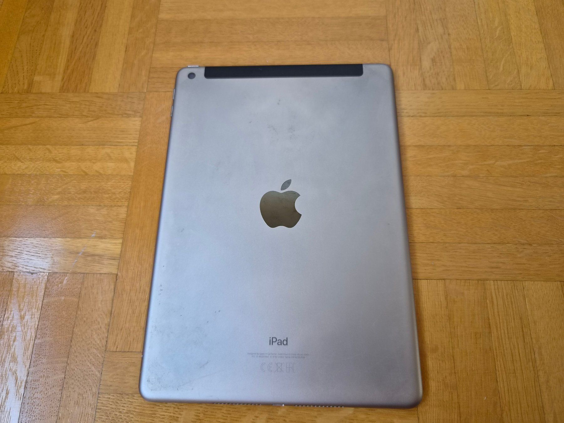 Apple Tablet PC: Apple Ipad 6e génération 9.7 pouces 32GB – Usato da Onex venduto da Fifane 1