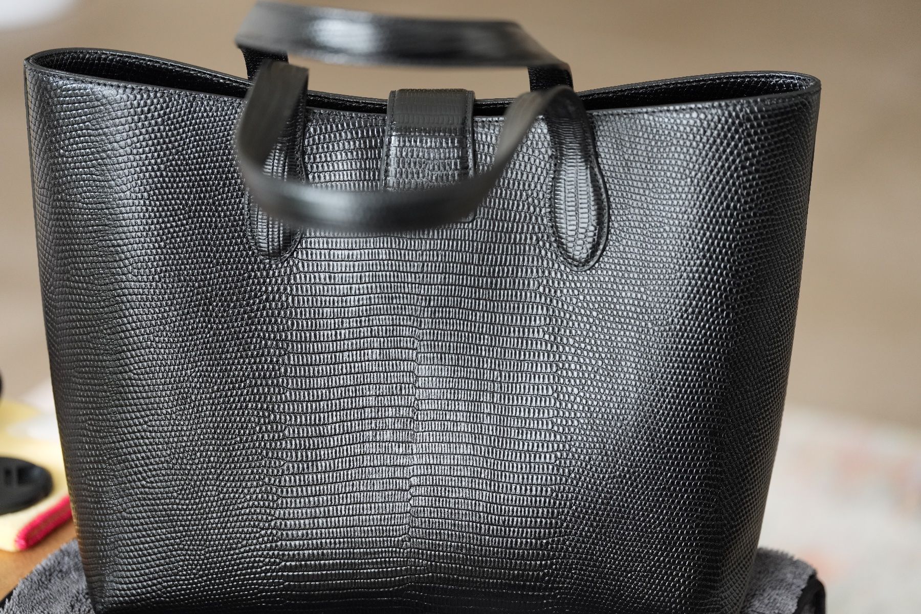 Aigner Borse da donna: Aigner Tasche Liza 0002 Black neu ungebraucht 50% reduziert – Nuovo e nell'imballaggio originale da Rüti ZH venduto da ors_9ggw 6