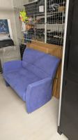 Gemütliches, kleines Sofa in Lila - Ideal für kleine Räume!