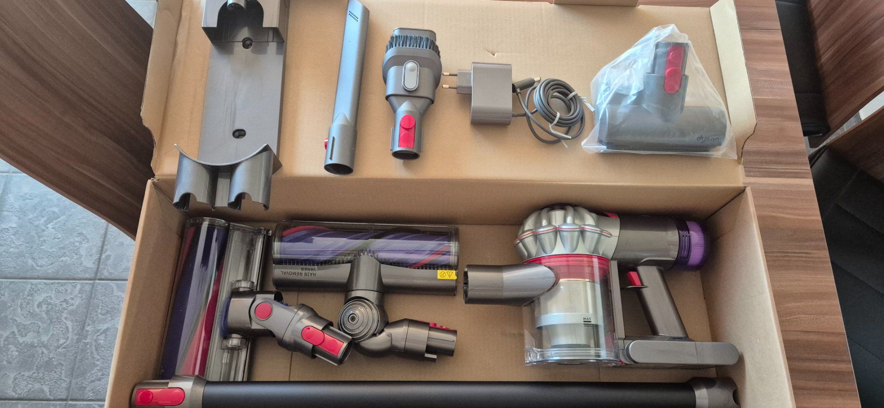 Dyson Aspirateurs & Accessoires: Dyson V8 Absolut – Neuf (Voir description) à Mellingen par claudia_lally
