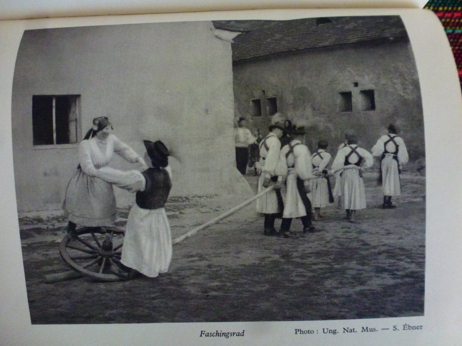 Libri: Karoly Visky: VOLKSBRAUCH DER UNGARN – Usato da Rotkreuz venduto da eulennest 6