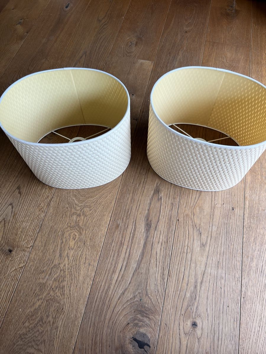 Lampenschirme: Set 2 ovalen Lampenschirmen-Creme – Gebraucht aus Uerikon von Saffagirl