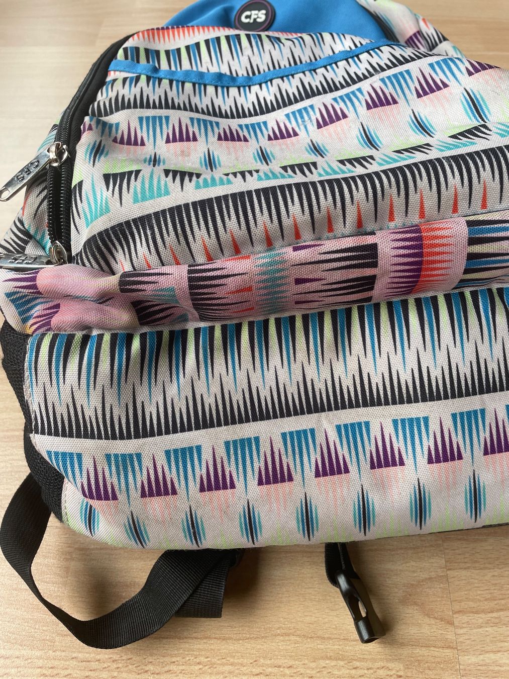 Sacs & sacs à dos: Schulrucksack bunt gemustert mit Air System – D'occasion à Jonschwil par olgatimokhin 2