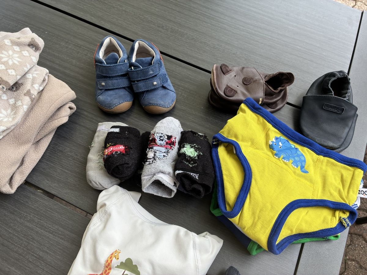 Lotti & Set di vestiti: Kleiderpaket 92 Junge, 26 teilig – Usato da Mitlödi venduto da meyer-sabrina 2