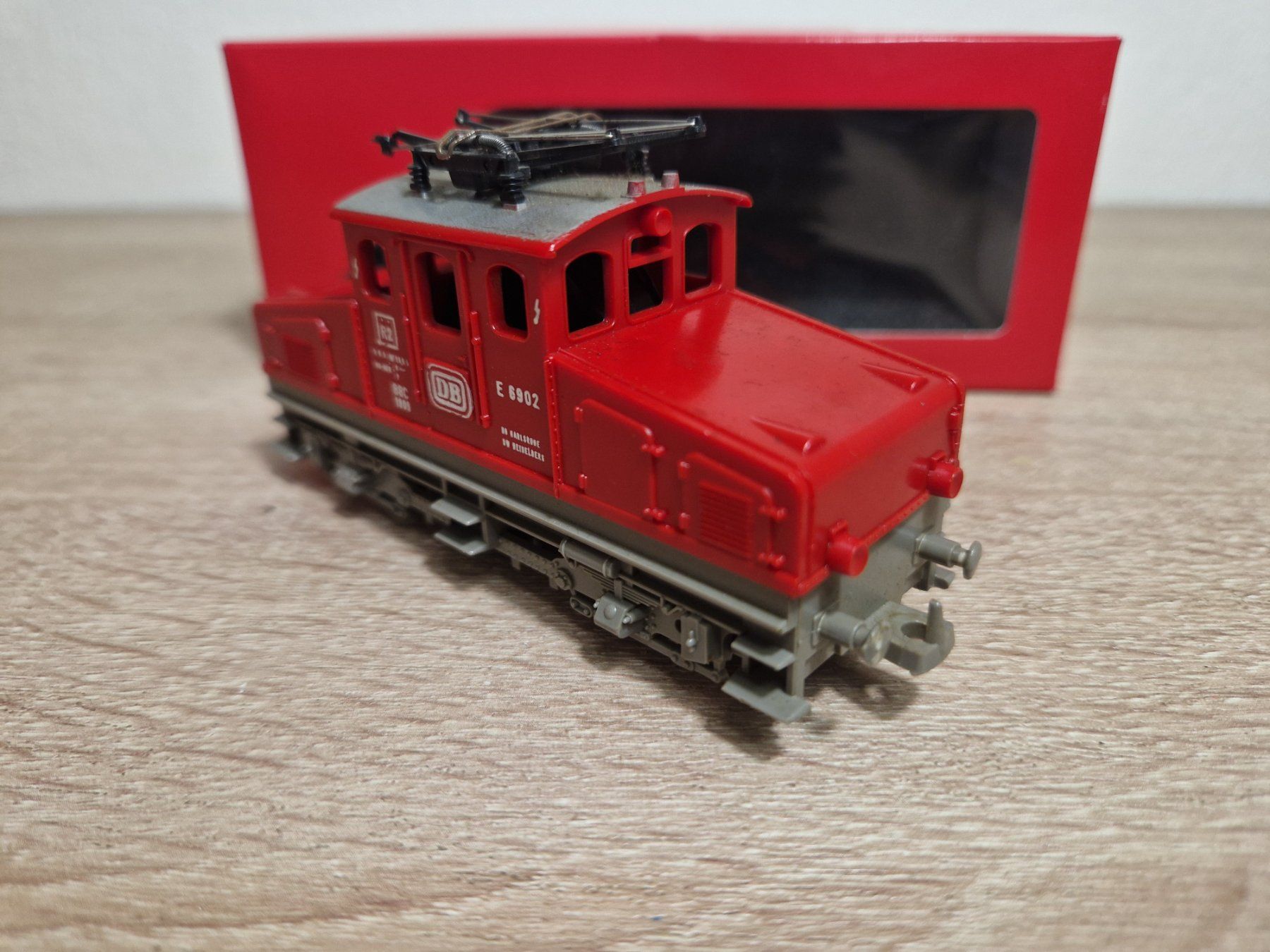 Lima Modellini di ferrovie: Lima E-Lok E69 02 DB H0 – Usato da St-Aubin-Sauges venduto da tantome 3