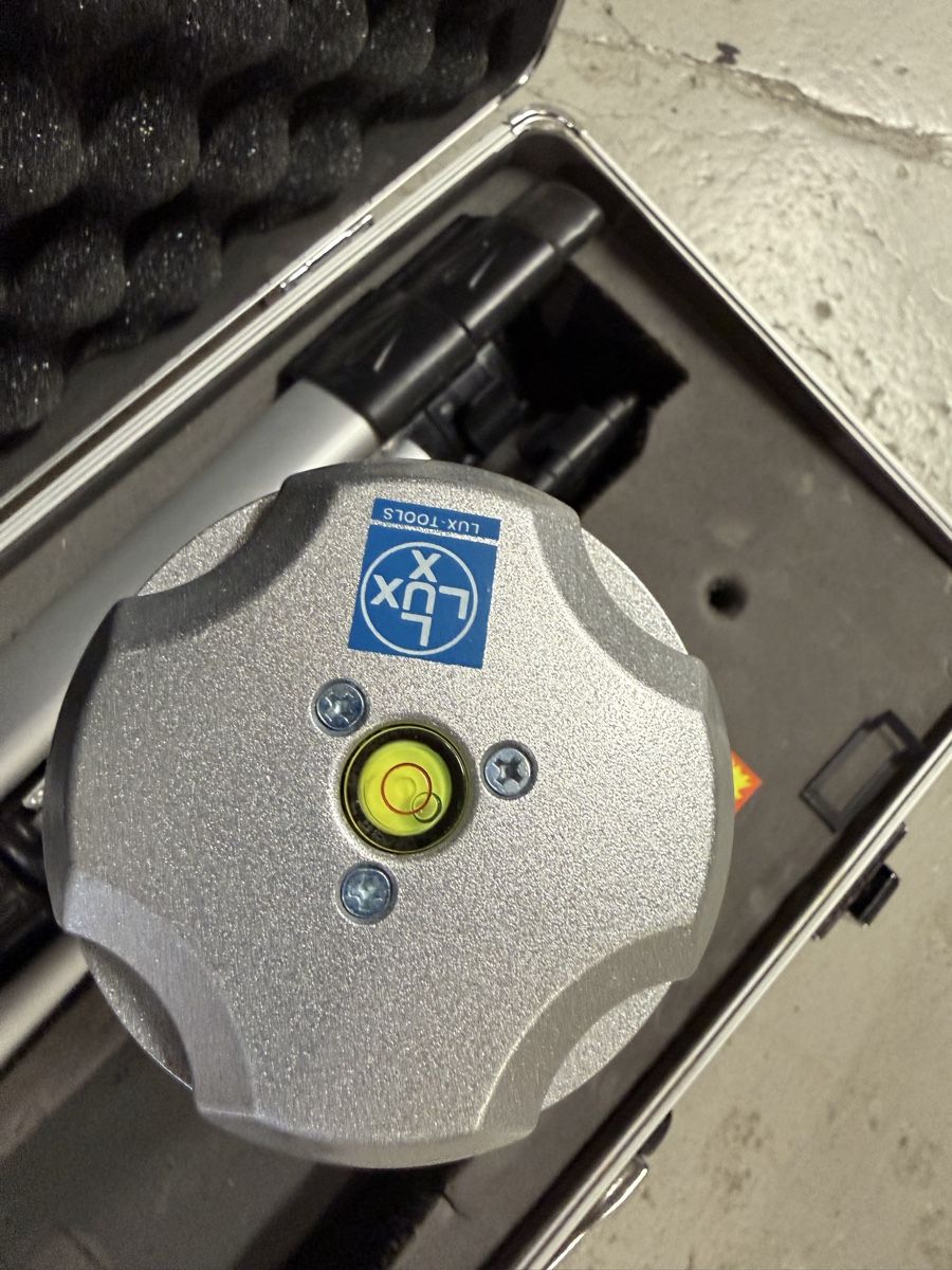 Laserliner Messen: Laser Nivellierger t LUX-TOOLS mit Stativ und Koffer – Gebraucht aus Interlaken von Skandalpreis 3
