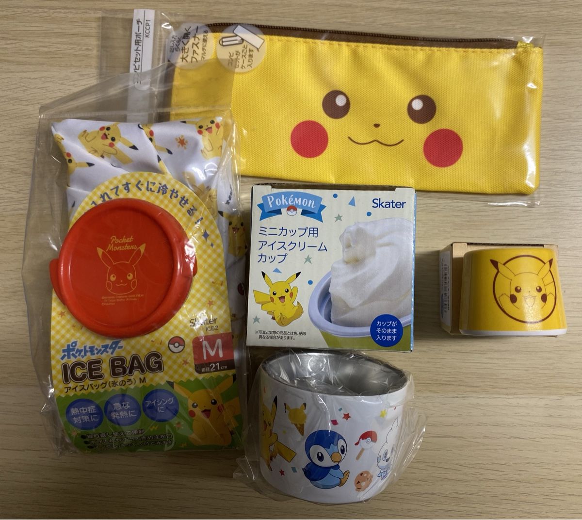 Pokémon Statuette: Pikachu Merchandise Set, Pokemon NEU – Nuovo e nell'imballaggio originale da Basel venduto da spider-loc