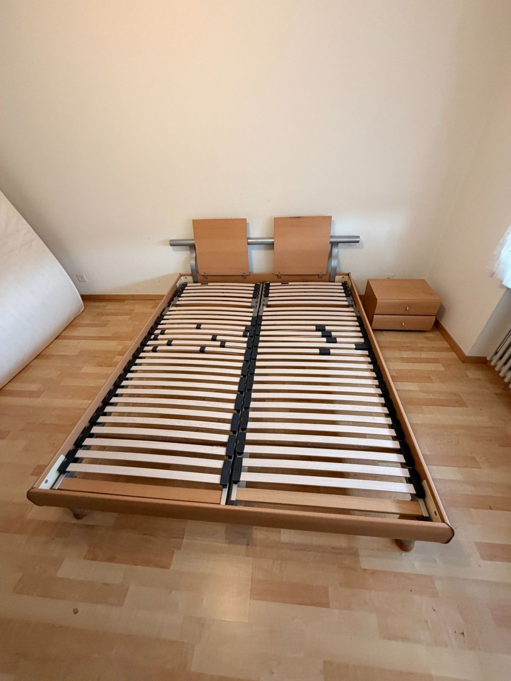 Letti: Doppelbett 1.60 m x 2.00 m – Usato da Laufen venduto da Garage-Straumann 1