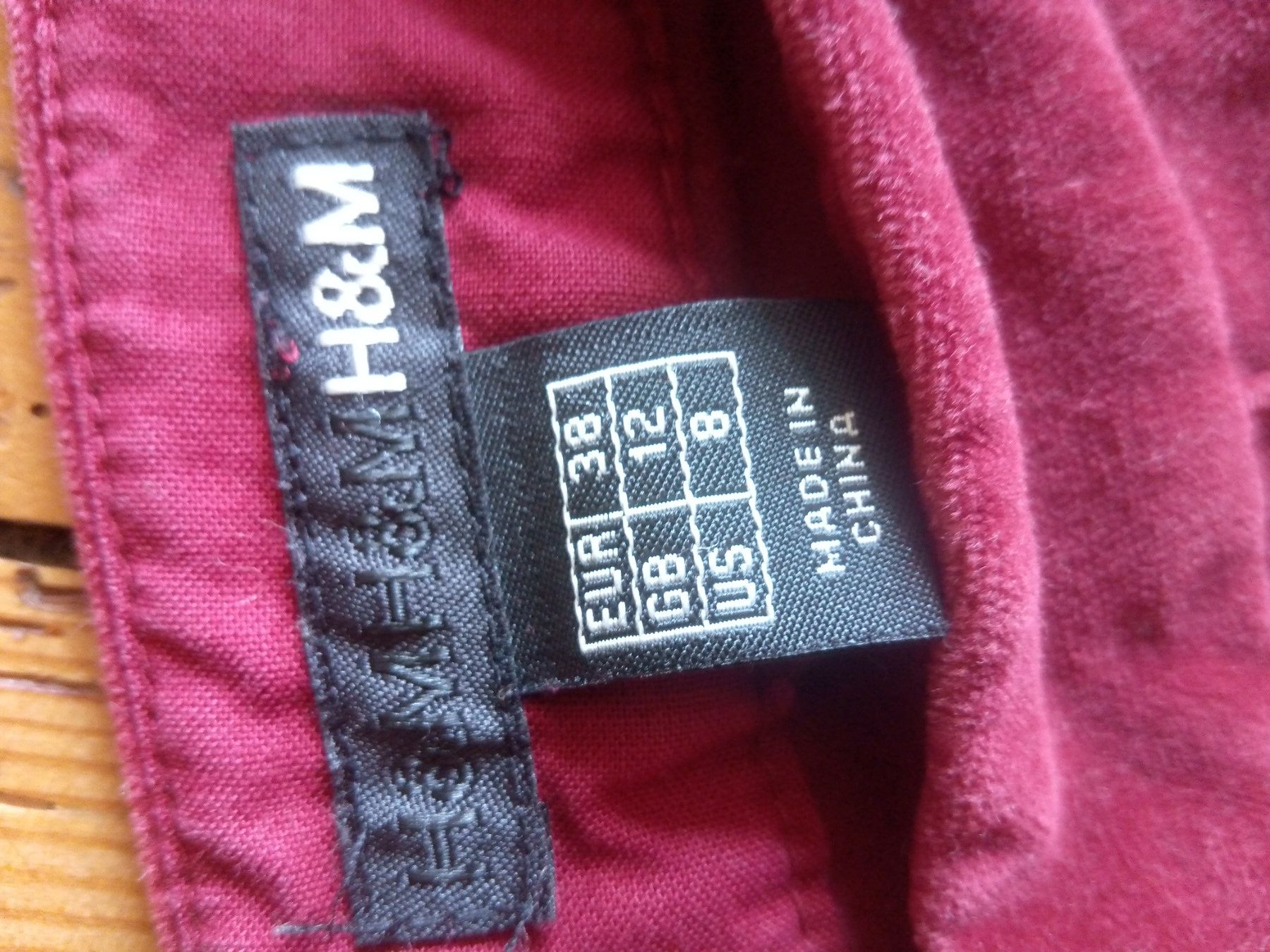H&M Pantaloni: Schlaghose Fuchsia Gr. 38 – Usato da Magden venduto da Mandy13 2