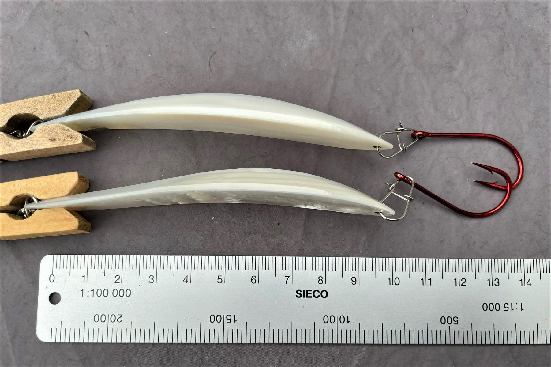 Esche: 2 Diamond Crystal Perlmuttspangen, Red Edition, ca. 100mm – Nuovo (secondo la descrizione) da Arbon venduto da Helmuth 3