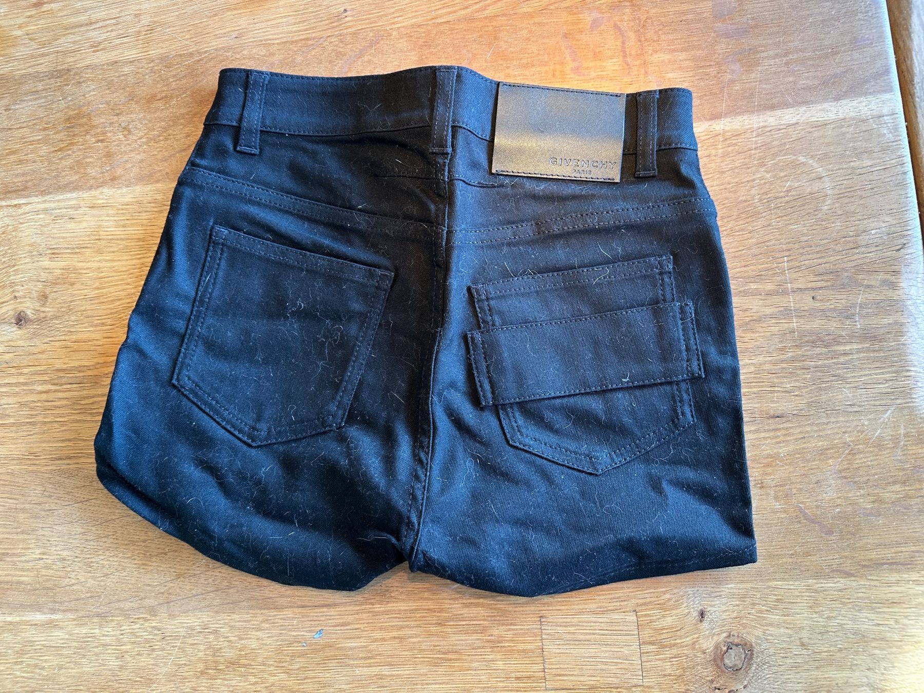 Givenchy Pantaloni: Shorts Givenchy neri taglia XS eleganti – Usato da Solduno venduto da ant_npd6 1