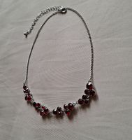 Collier mit roten Steinen