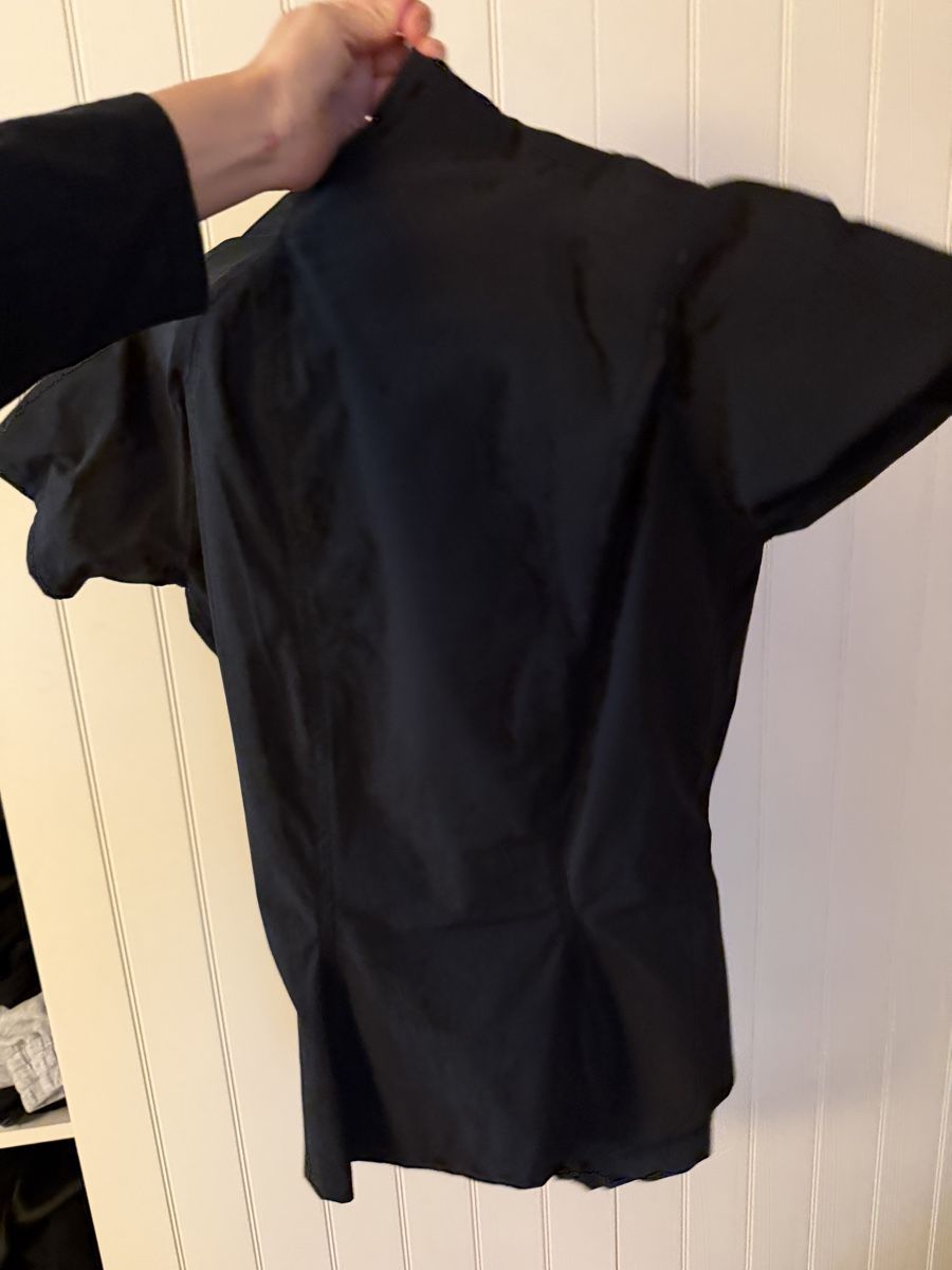 T-shirt: Assymetrical black shirt – Nuovo (secondo la descrizione) da Zürich venduto da sad_rd9w 4