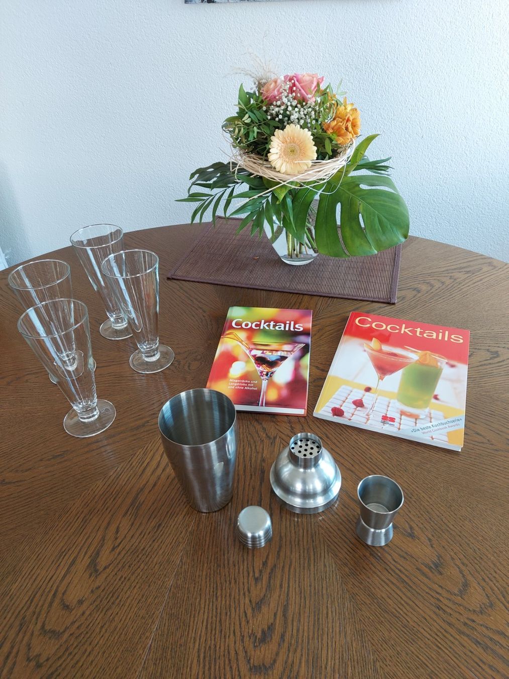 Bicchieri: Cocktail Set + 2 Cocktailbücher + 4 Gläser – Usato da St. Gallen venduto da edel.05 3