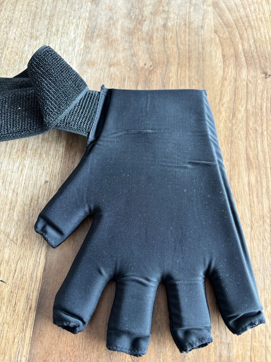 Handschuhe & Handstulpen: Kühlhandschuh bei Entzündungen – Gebraucht aus Wald AR von bertli00