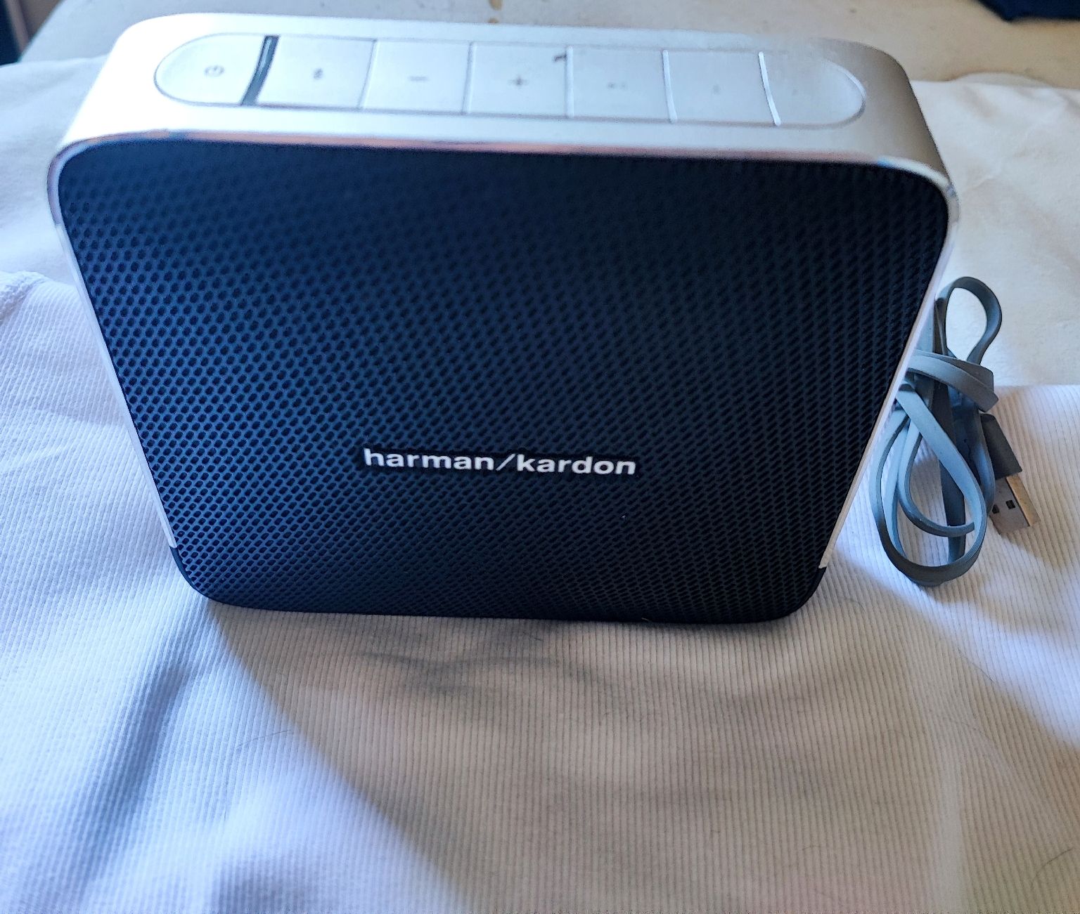 Harman-Kardon Casse acustiche: Harman Kardon Esquire tragbarer Bluetooth-Lautsprecher  – Usato da Zollikofen venduto da zar_j67f 3