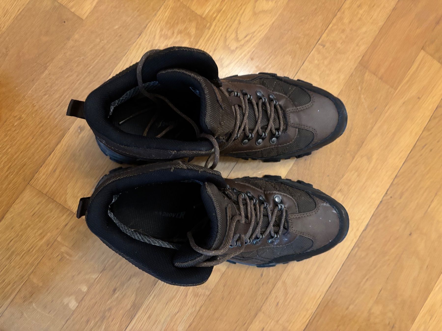 Scarpe da uomo: Gebrauchte wasserdichte Wanderschuhe, Größe 45 – Usato da Luzern venduto da snb_hjz2 2