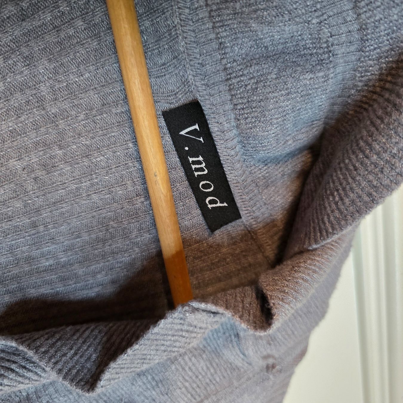 Pulls & Sweat-shirts: Graue Strickjacke 36/38 Baumwolle Kaschmir – D'occasion à Wald ZH par CapLux 6