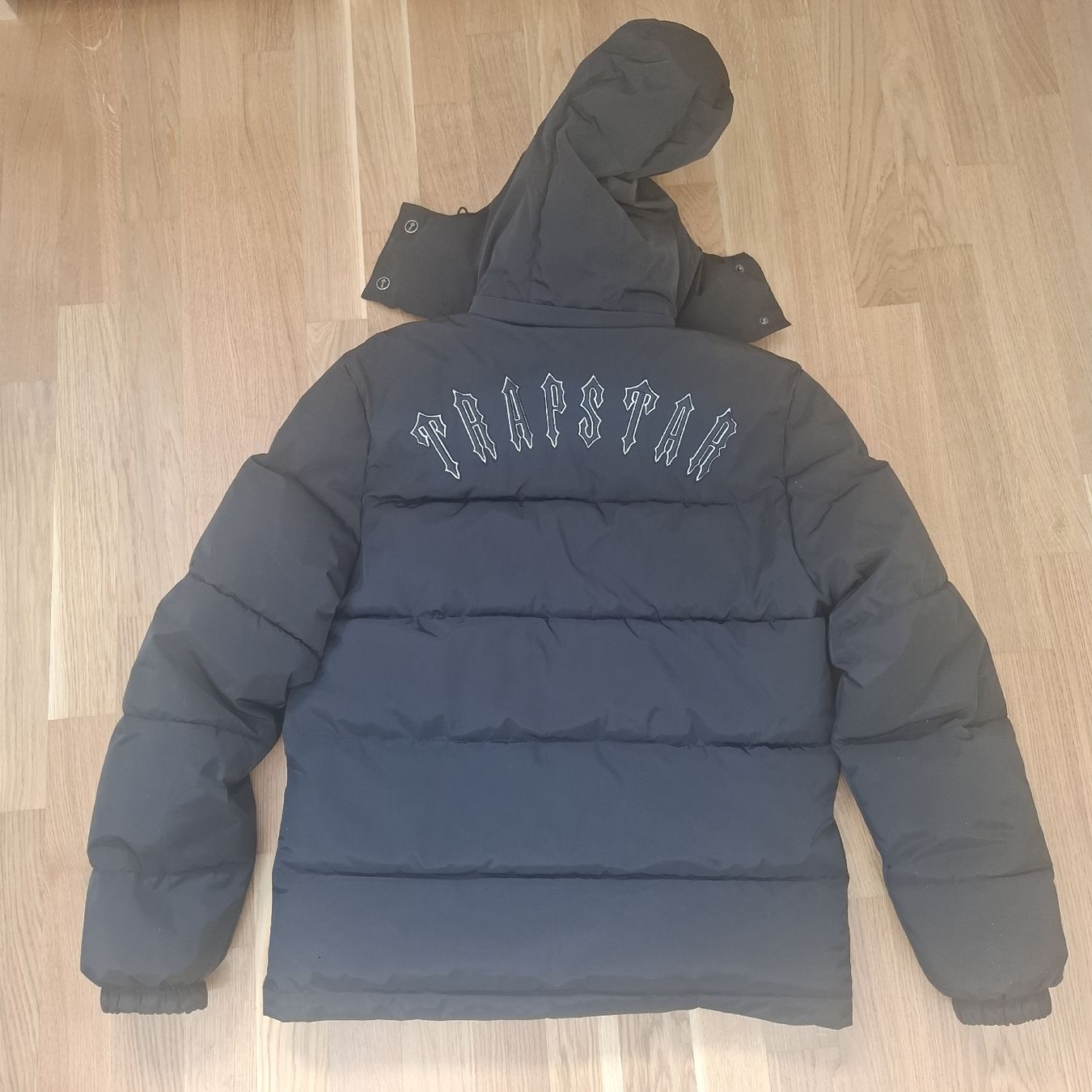 Trapstar Giacche: Herren Puffer Jacke Trapstar Gr. M Schwarz – Nuovo (secondo la descrizione) da St. Gallen venduto da emi_nfh9 1