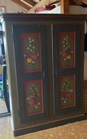 Alter Schrank mit originaler Bauernmalerei