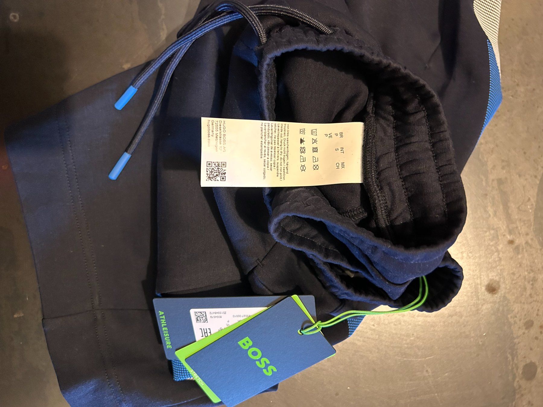 Hugo Boss Pantaloni: Shorts BOSS  uomo - size S – Nuovo (secondo la descrizione) da Vaglio venduto da Arabella1973 2