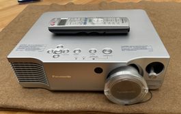 Beamer Panasonic PT-AE900E