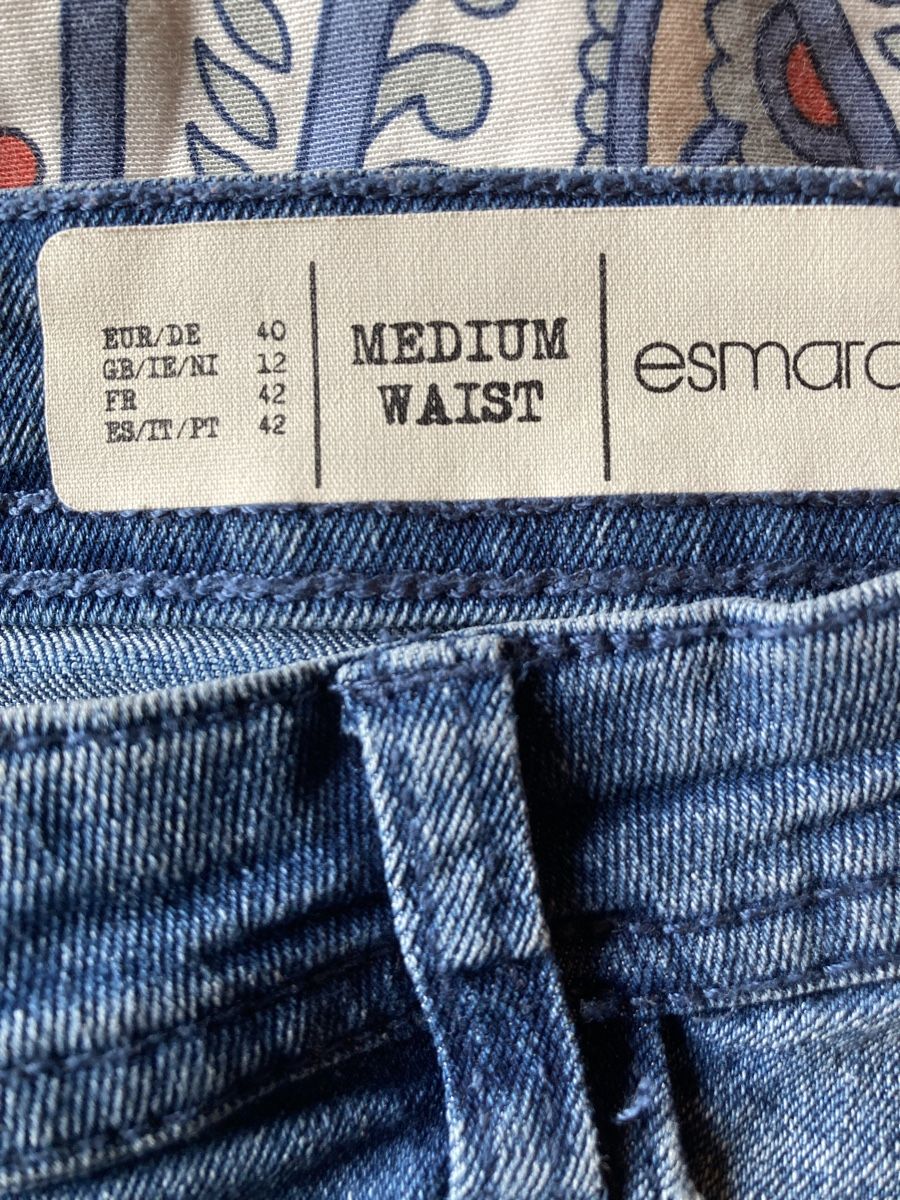 Jeans: 2 mal Shorts Gr. 40-42 – Usato da Mülenen venduto da Rapunzel99 2