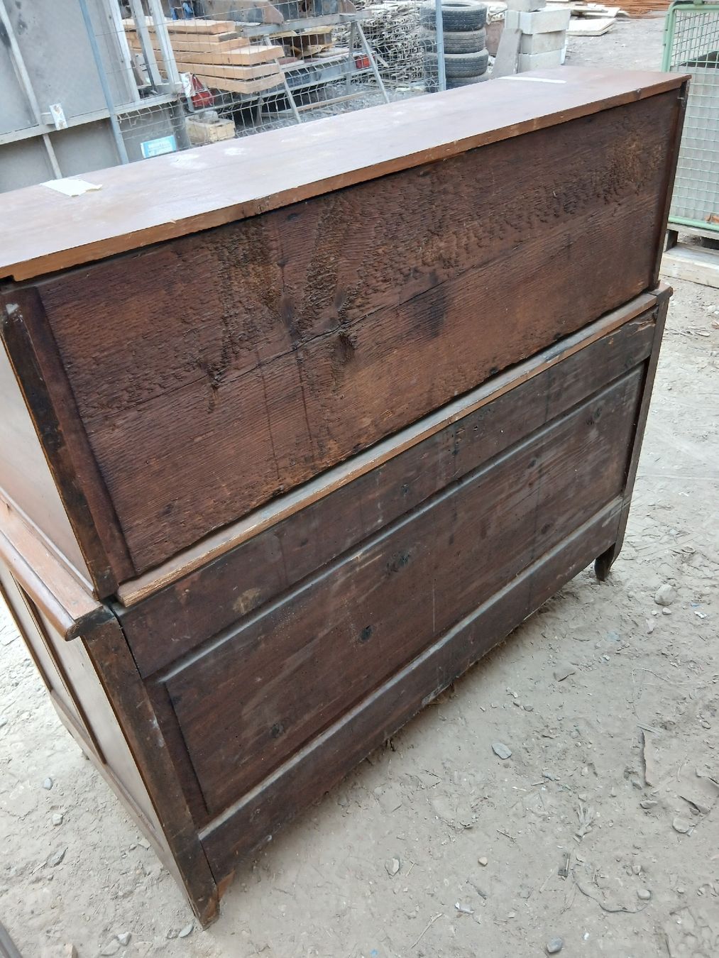 Schreibtische: BUREAU TRÈS ANCIEN DU XVII CYCLE – Gebraucht aus Neuchatel von NNeuchatel 8