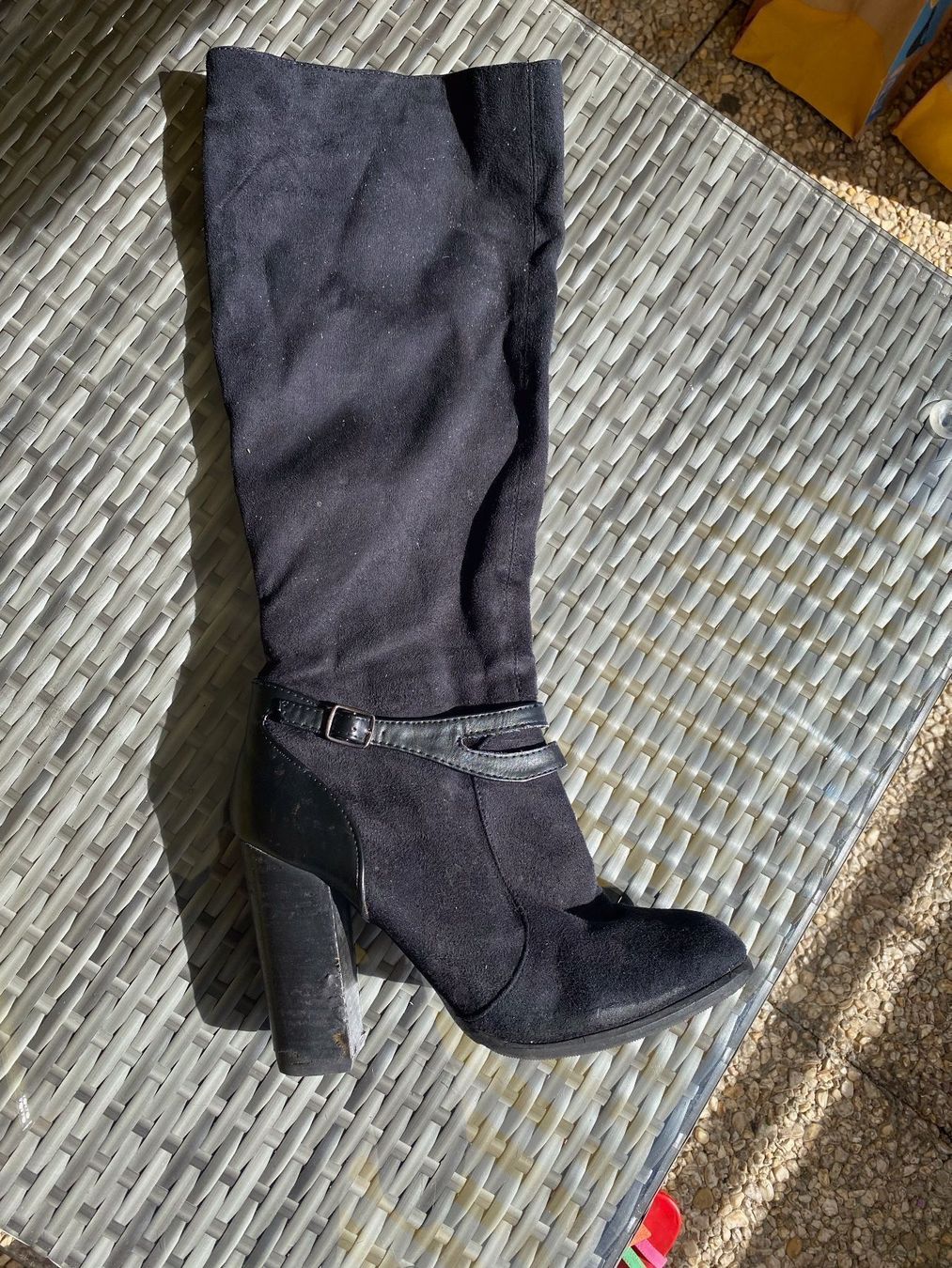Scarpe da donna: Schwarze Stiefel mit Blockabsatz, hochhackig aber bequem!! – Usato da Fribourg venduto da AyveeMusiqueMetissee 1