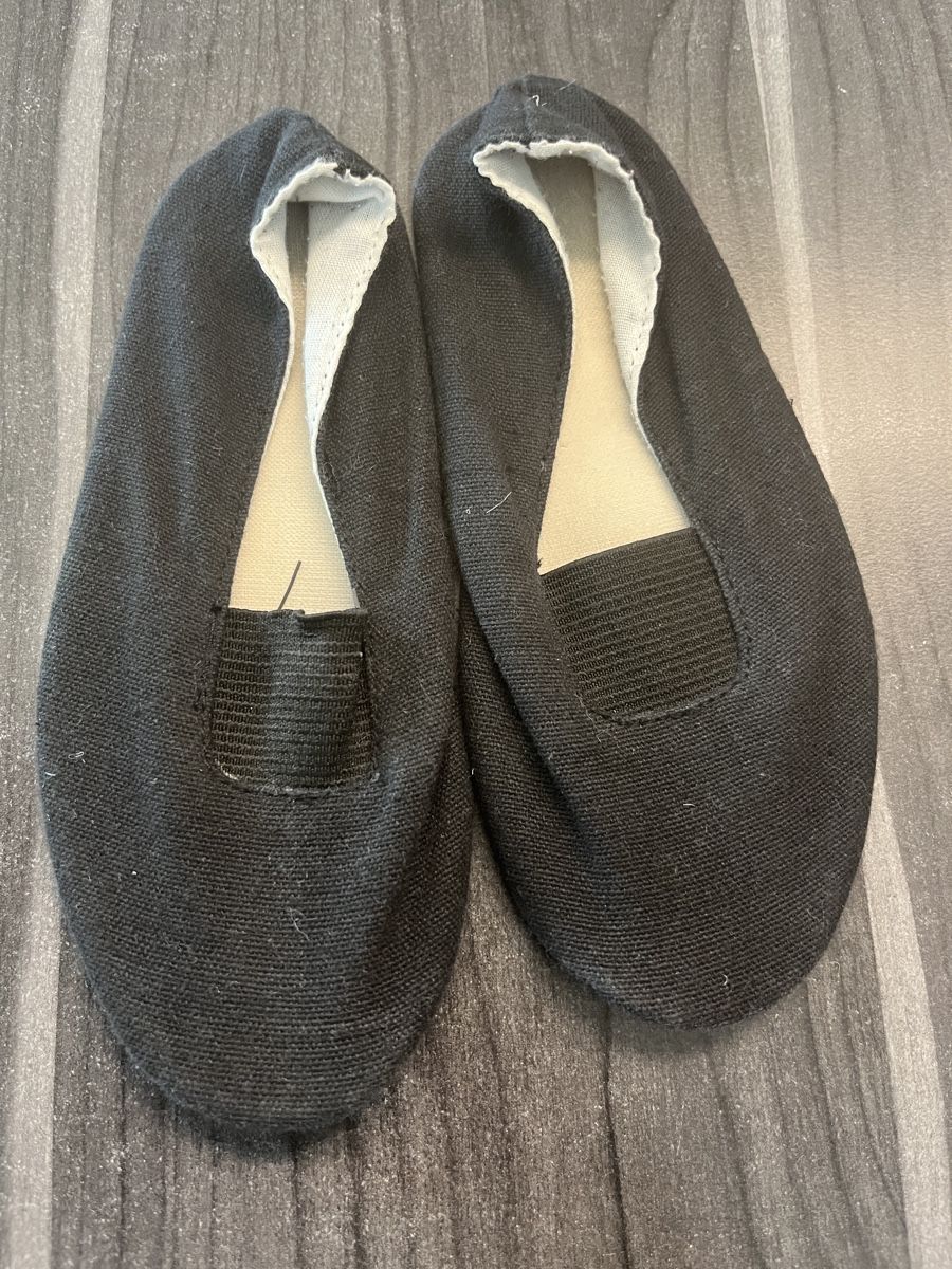 Schuhe für Jungen: Gymnastikschuhe Grösse 27 – Gebraucht aus Unterkulm von Swissbmwdriver