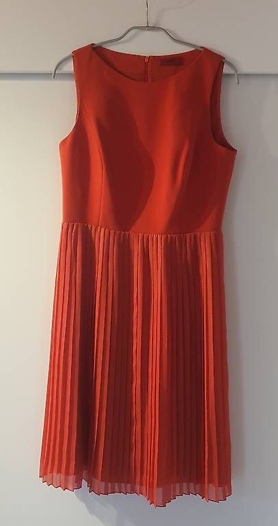 Kleider: Hugo Boss Business Kleid, rot 36 – Gebraucht aus Wolfhausen von Koopmans 1