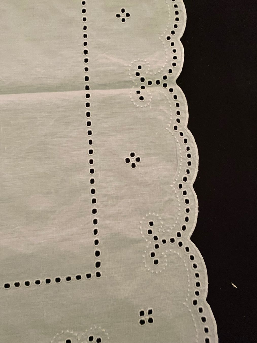 Sonstige Tischwäsche: Deckchen/Mitteldecke weiss ca.67x67cm – Gebraucht aus Allenwinden von Obalu 1