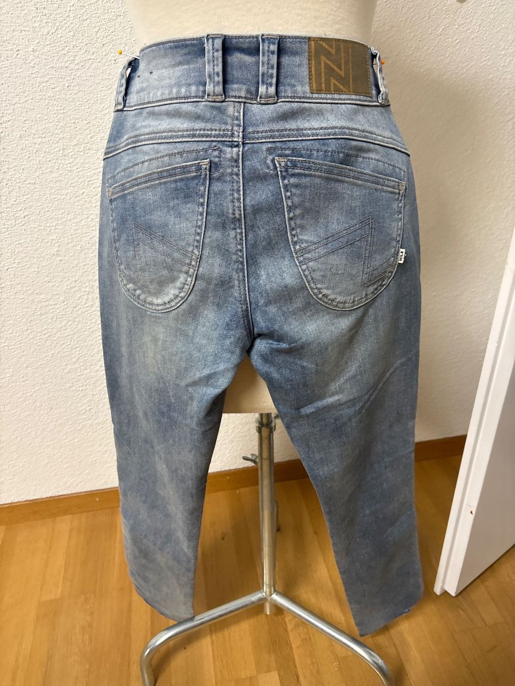 Nile Jeans: Lässig Nile Jeans XS – Neu (gemäss Beschreibung) aus Maienfeld von 8796 2