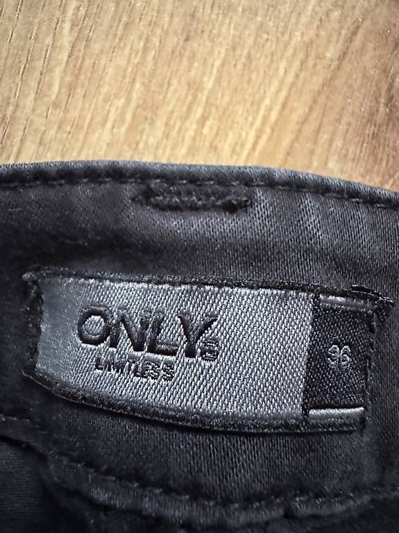 Jeans: Jeans schwarz Gr.36 – Gebraucht aus Hütten von bri_kkp6 2