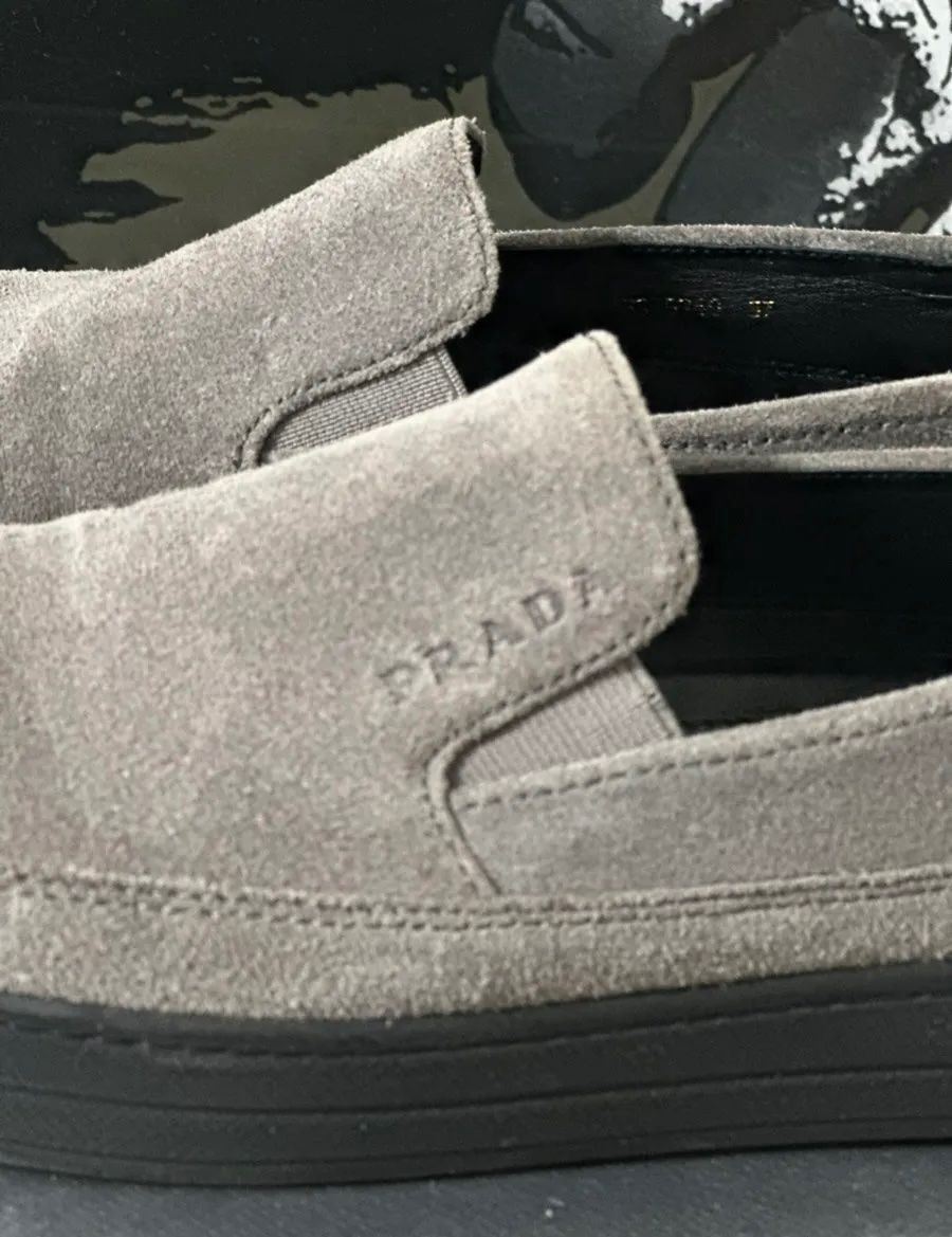 Prada Damenschuhe: Prada Loafer Gr. 39, grau – Neu (gemäss Beschreibung) aus Triesen von atos87 1