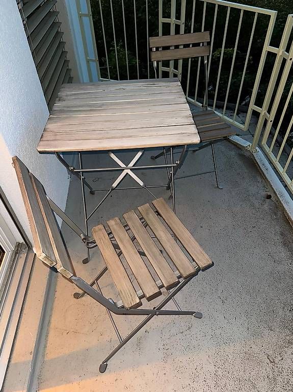 Set de table et chaises: Zweiertisch mit 2 Stühlen – D'occasion à Villmergen par Sabsi92