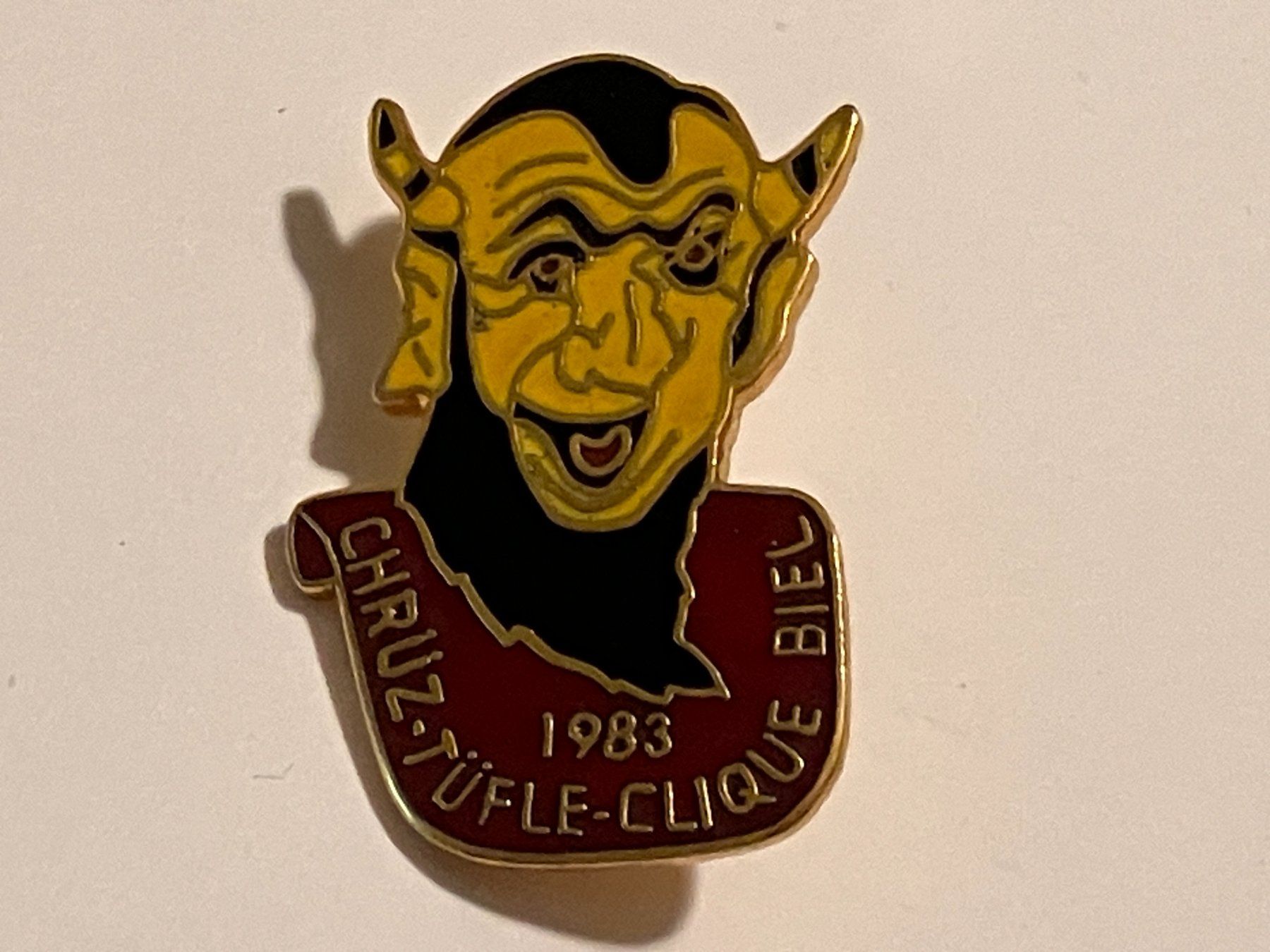 Plaketten & Abzeichen: 1 Pin Chrütz Tüfle Clique Biel – Gebraucht aus Basel von djwwpp
