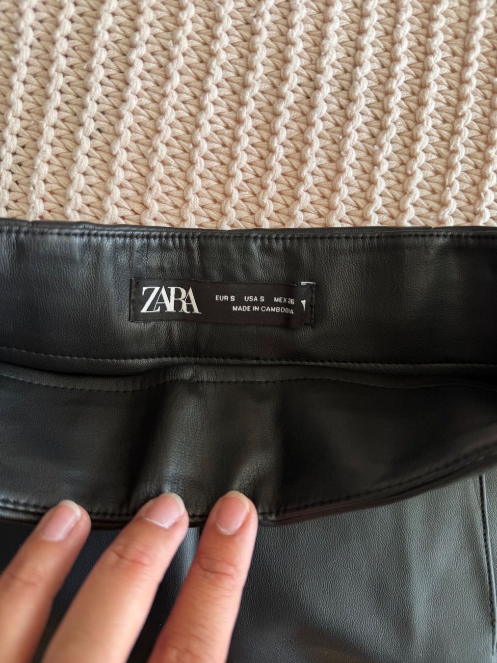 Gonne: Jupe noire faux cuir – Nuovo (secondo la descrizione) da Montreux venduto da Izapechee 1