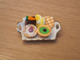 Handmade Desserts auf Keramik Tablett