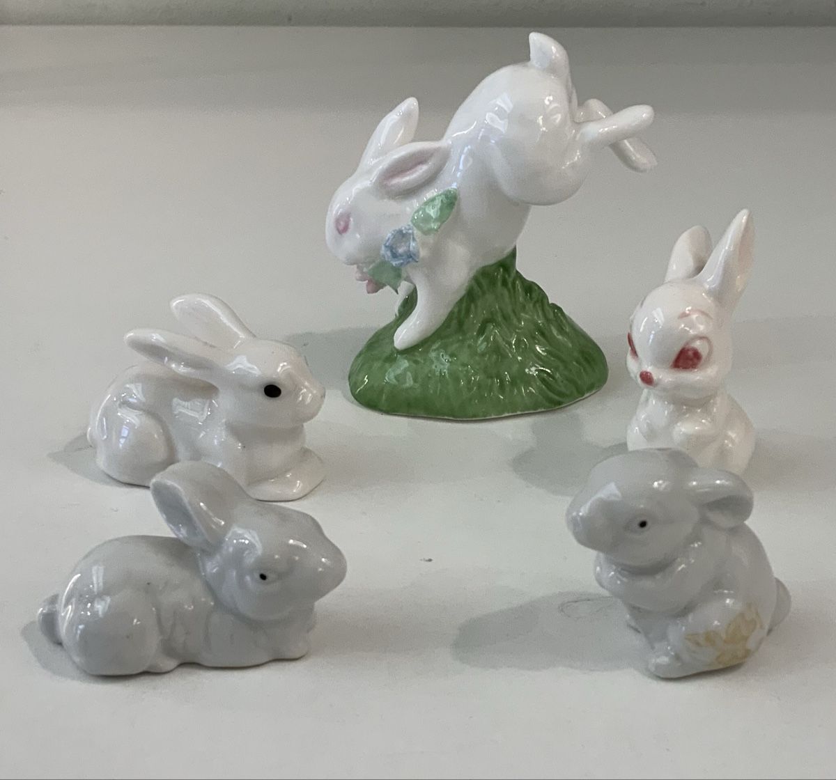 Statuette: Lot de 5 lapins blanc – Usato da rolle venduto da Tontonjulot