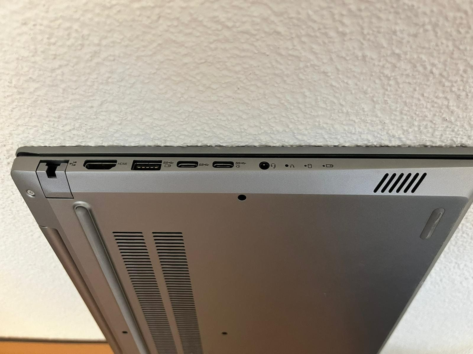 Lenovo Notebooks: Lenovo ThinkPad X1 Carbon Gen 8 – Gebraucht aus St. Gallen von Cellere_AG 4